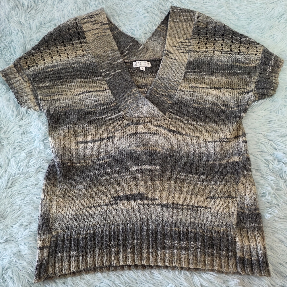 Josephโ A Marled V-Neck Sweater Vest Medium Gray Cream Neutral Striped